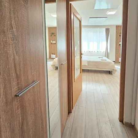 Urban Retreat With Tampa View * Брашов